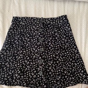 sky and sparrow black and white button skirt